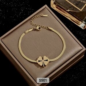 Tennis Bracelet Chain Charm, Stainless steel. Gold color. Design Clover. Hypoall